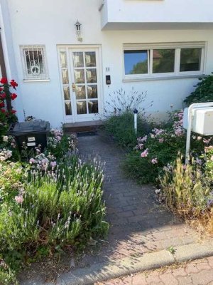 PROVISIONSFREI - LICHTDURCHFLUTETE DOPPELHAUSHÄLFTE MIT WOHLFÜHLATMOSPHÄRE, GARTEN,  NEULEININGEN