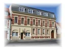 Große 2-ZKB Altbauwohnung  in zentraler Lage