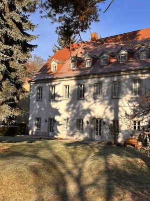 Gemütliche Wohnung in traumhaftem Grundstück