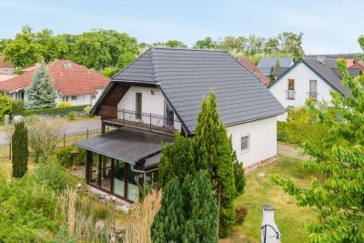 Bahnhofsnah! Einfamilienhaus in Rehfelde - Einbauküche, Wintergarten, Kamin, Balkon, Carport usw.