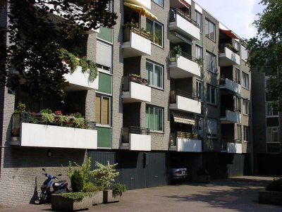 1 Zimmer - Teil- Möbliertes  Apartement mit Südbalkon