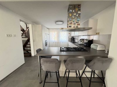Willkommen in Birkenfeld! Modernisiertes 2-Familienhaus mit Carport und Garage