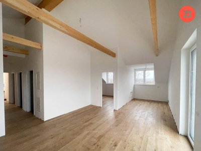 Wohnen mit Flair - 4 Zimmerwohnung im Dachgeschoss mit Küche und Balkon
