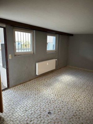 Ansprechende und vollständig renovierte 2-Zimmer-Souterrain-Wohnung in Rödermark