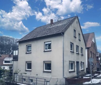 Zentrumsnahes Zweifamilienhaus: Perfekte Anbindung und Lebensqualität für mehrere Generationen!