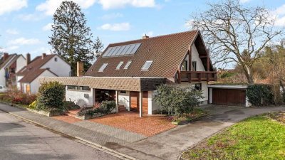 Großzügiges Architektenhaus mit Garagen und großem Grundstück in Waldparknähe!