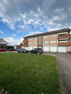 Geräumige 4,5 Zimmerwohnung mit Balkon