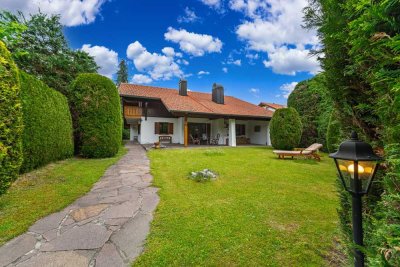 Familienvergnügen: Einfamilienhaus in grüner TOP-Lage.
Viel Platz, viel Grund, viel Wohnqualität!
