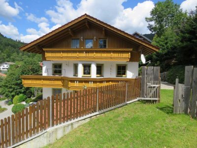 Zweifamilien-Landhaus mit ELW in absolut ruhiger Höhenlage mit Ausblick in Bodenmais