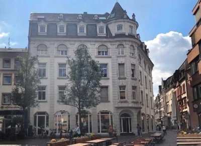 Trier-Innenstadt: Charmante Altbauwohnung am Stockplatz