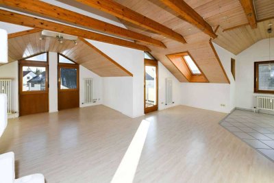 ImmoBillia:"2,5 Zimmer Dachgeschosswohnung mit großzügiger Raumaufteilung!"