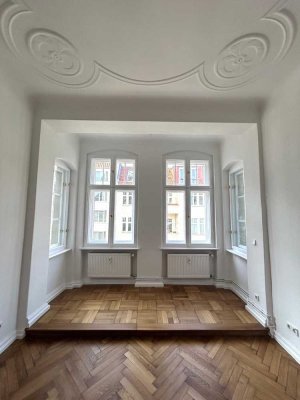 Reserviert! Repräsentative, provisionsfreie 3 Zimmer Altbauwohnung in Parknähe