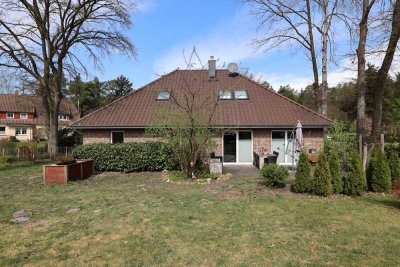 Naturverbunden und stilvoll: Kapitalanlage mit freier Einliegerwohnung im Herzen von Undeloh