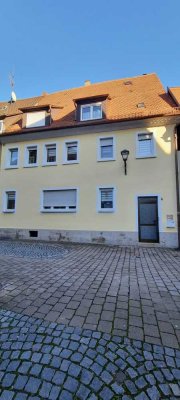 Geräumiges 10-Zimmer-Mehrfamilienhaus in Bad Windsheim