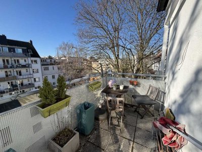 Endetage mit großem Balkon - Altbauwohnung - gut vermietet