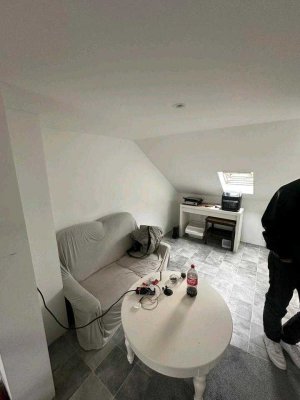 1-Zimmer Dachgeschosswohnung mit Balkon in Hamburg-Lurup