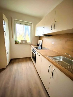 Stötteritz: Tageslichtbad mit Dusche I Küche mit Einbauküche