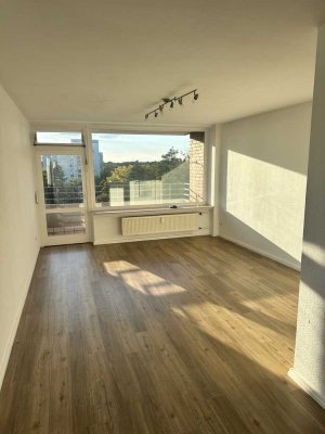 Vollständig renovierte 3-Raum-Wohnung mit Balkon und Einbauküche in Dreieich-Sprendlingen