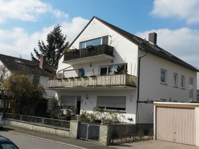 Helle 2,5-Zimmer-Dachgeschosswohnung im 3-Familien-Haus