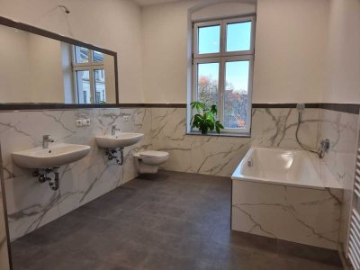 **HOCHWERTIGE exklusive energetisch sanierte 5-R-WE mit Balkon, Lift **