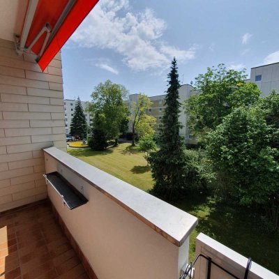 SCHÖN Immobilien:  gemütliche, bahnhofsnahe 2-Zi-Whg mit Loggia und Küche (Sa 09. Aug)