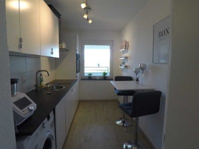 Empelde, sanierte Wohnung mit Einbauküche, Balkon und Garage