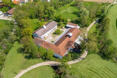 Traumhafter historischer Dreiseithof mit großem Grundstück und Ausbaupotential nahe Erding
