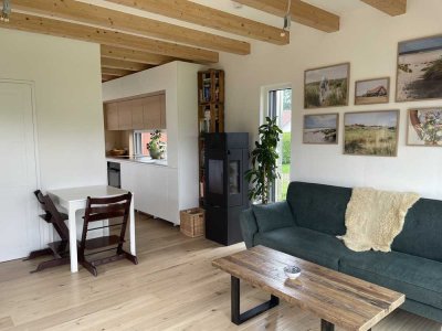 Neuwertiges 3-Zimmer-Tiny-House mit Lehmputz, Schwedenofen, geh. Innenausstattung und EBK