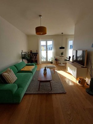 Schicke vollmöblierte Traumwohnung mit Ausblick und Balkon (6 - 12 Monate)