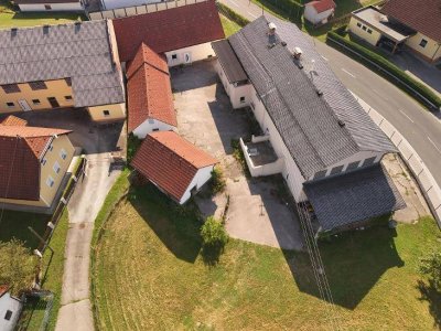 Charmantes Mehrfamilienhaus plus mehrere Gebäude nahe Klagenfurt mit großzügigem Grundstück und vielseitigen Nutzungsmöglichkeiten.