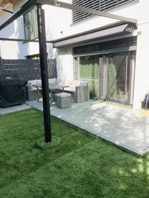 Neubau trifft Komfort: Stilvolle Doppelhaushälfte mit sechs Zimmern und Garten