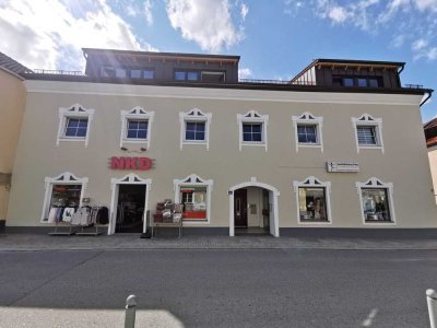 Hengersberg Zentrum: Große 3 -Zimmerwohnung m. Terrasse u. Stellplatz!