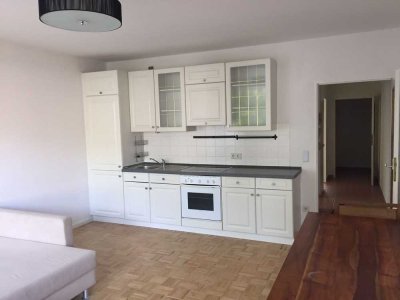 Von privat: 49 qm, 2 Zimmer mit ruhigem Balkon im Hinterhof mit Südlage, frei lieferbar