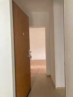 Sofortiger Bezug möglich - 2. Zi. DG Wohnung m. Küche