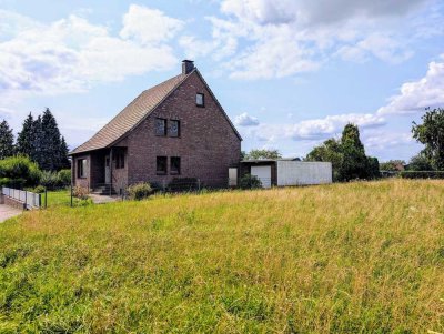 Rarität in Toplage an den Rheinwiesen : Freistehendes Einfamilienhaus mit Grundstück in Eppinghoven