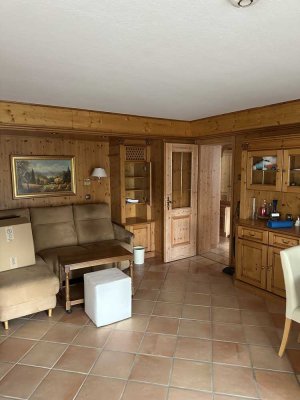 3-Raum-Wohnung mit gehobener Innenausstattung mit Balkon und EBK in Oberschleißheim