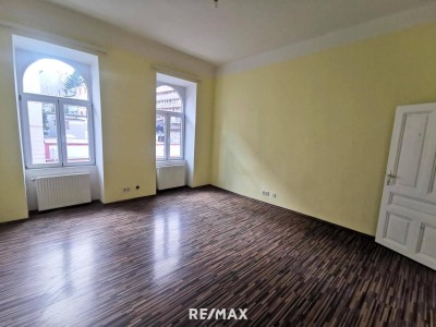 1 Zimmer Wohnungen, 2 Stück im gleichen Haus, zum sanieren.
