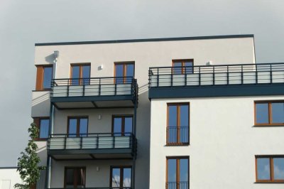 Nah am Himmel! Helle, moderne 2-Zimmer-Penthouse-Wohnung mit EBK u. Balkon