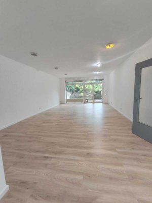 Helle 3-Raum-Souterrain-Wohnung - frisch saniert! in Köln Holweide