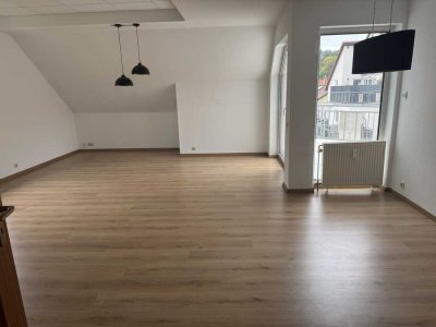 Geräumige 4-Zimmer Maisonette-Wohnung mit Balkon in Goldbach