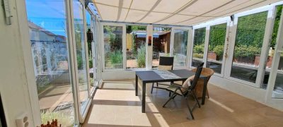 Moderne 3,5-Zimmer-Erdgeschosswohnung mit verglaster Terrasse & Tiefgaragenstellplatz in Illingen