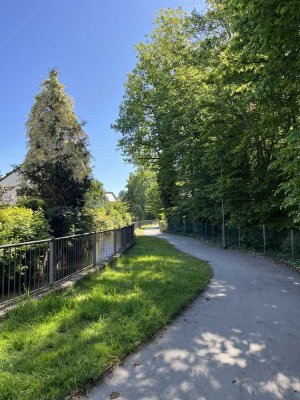 Traumhafte 3-Zimmer-Wohnung mit idyllischem Ausblick in Augsburg