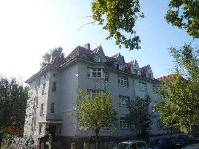 wunderschöne, große & geräumige Altbauwohnung