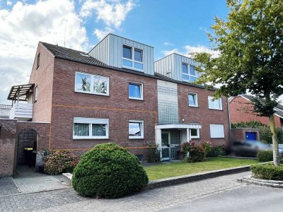 Sonderwünsche überflüssig, es ist (fast) alles da! EG-Wohnung mit Terrasse, Garten und Garage!
