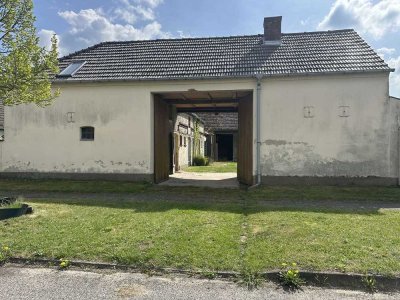 +++ Ländliches Ensemble +++  Drei-Seithof & Baugrundstück mit Bodenplatte