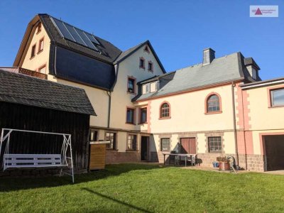 Drebach im Erzgebirge bei Chemnitz: Zweifamilienhaus mit Einliegerwohnung & 5.900 m² Grundstück