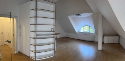 Altbau-Charme Philosophenviertel -  Studiowohnung im Dachgeschoss in repräsentativem Altbau