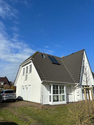 Stilvolle, neuwertige 2 Zimmer-Wohnung mit EBK in Sylt
