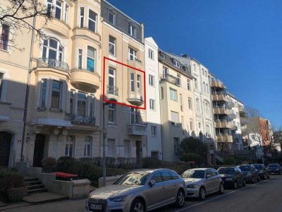 Wunderschönen Wohnung in einem denkmalgeschützten Altbau, direkt am Park gelegen.