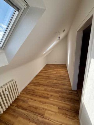Renovierte 3-Zimmer Dachgeschosswohnung in Monheim am Rhein